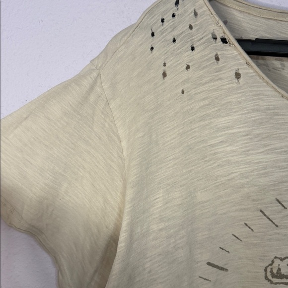 Magnolia Pearl Beige Anatomical Heart Tee - Picture 3 of 10